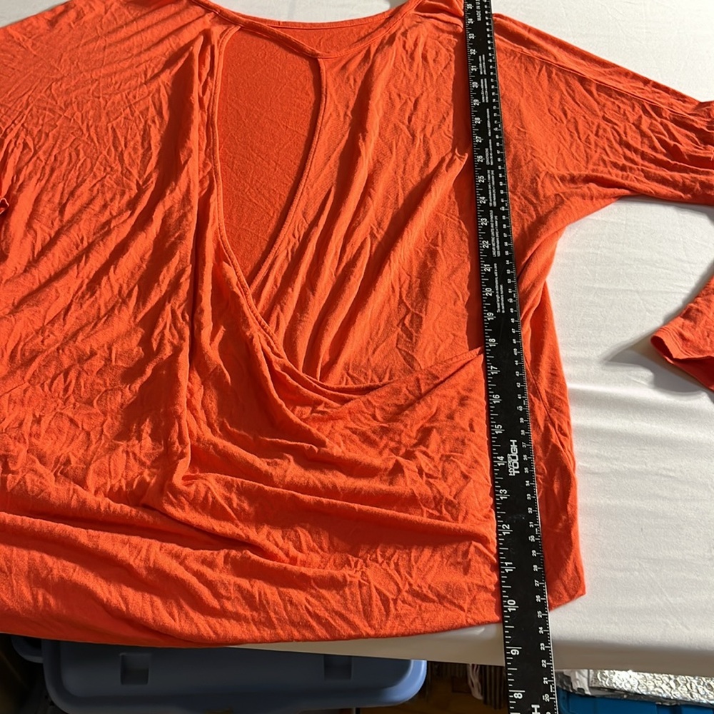 Trouve size large orange long sleeve tee with open back oversized - Picture 4 of 10